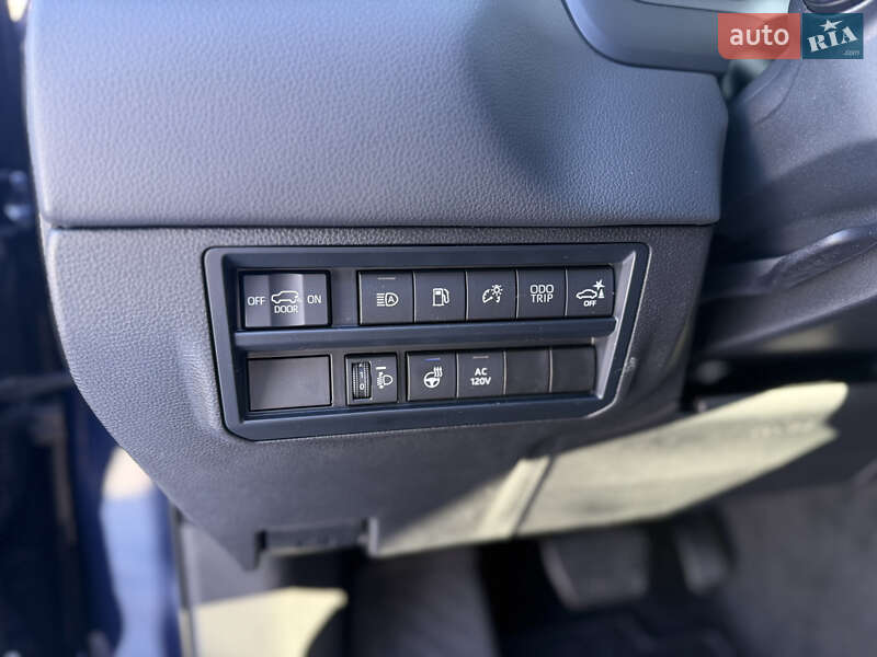 Внедорожник / Кроссовер Toyota Sequoia 2024 в Ирпене