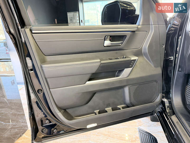 Внедорожник / Кроссовер Toyota Sequoia 2024 в Киеве