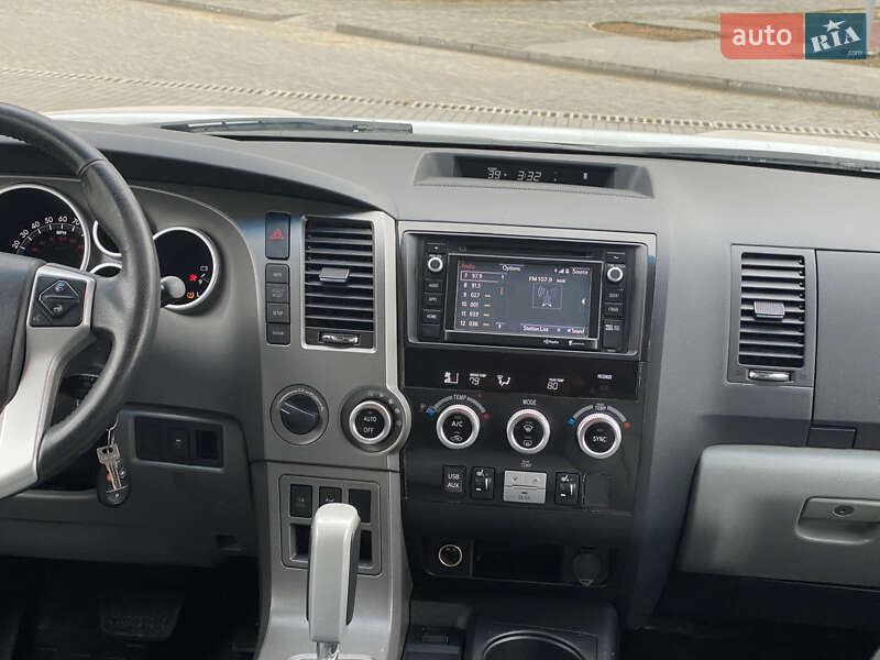 Внедорожник / Кроссовер Toyota Sequoia 2015 в Одессе