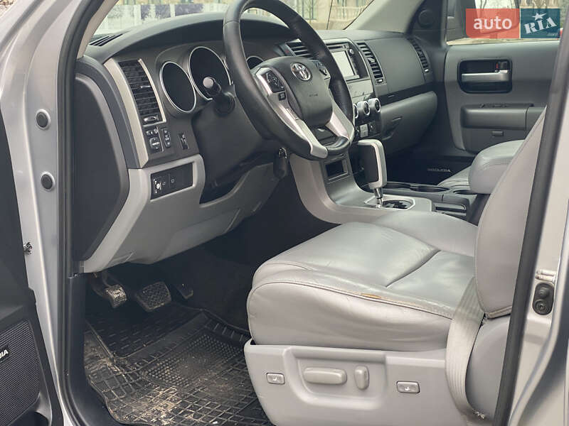 Внедорожник / Кроссовер Toyota Sequoia 2015 в Одессе