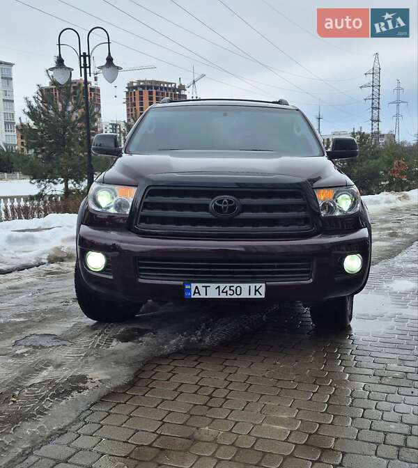 Внедорожник / Кроссовер Toyota Sequoia 2012 в Ивано-Франковске