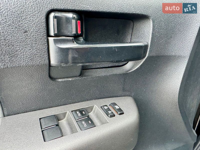 Внедорожник / Кроссовер Toyota Sequoia 2011 в Киеве