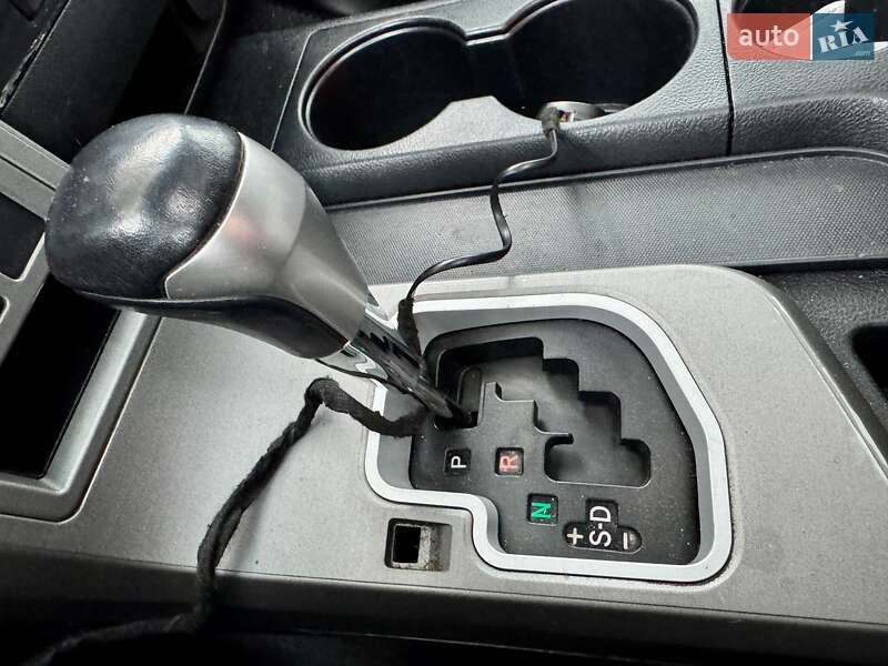 Внедорожник / Кроссовер Toyota Sequoia 2011 в Киеве