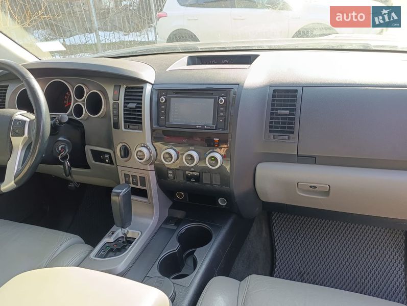 Внедорожник / Кроссовер Toyota Sequoia 2014 в Виннице