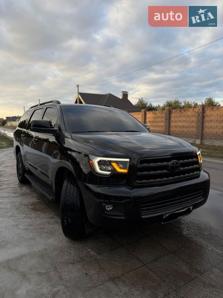 Внедорожник / Кроссовер Toyota Sequoia 2017 в Киеве