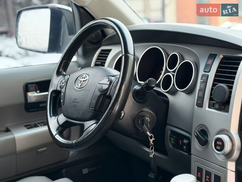 Внедорожник / Кроссовер Toyota Sequoia 2008 в Львове