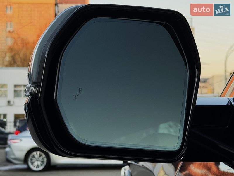 Внедорожник / Кроссовер Toyota Sequoia 2023 в Киеве