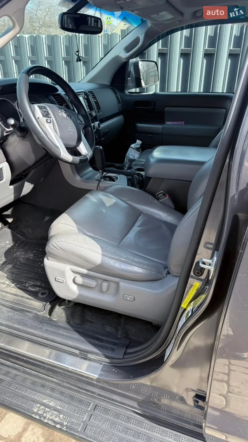 2016 Toyota Sequoia - мініатюра 18