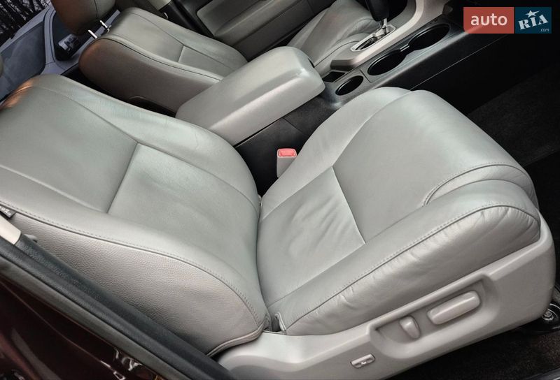 Внедорожник / Кроссовер Toyota Sequoia 2012 в Ивано-Франковске