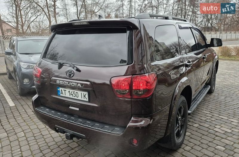 Внедорожник / Кроссовер Toyota Sequoia 2012 в Ивано-Франковске