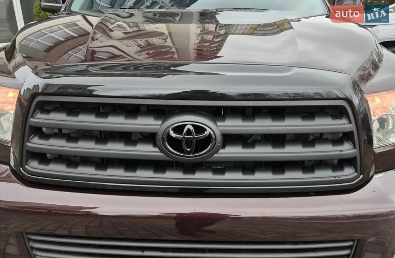 Внедорожник / Кроссовер Toyota Sequoia 2012 в Ивано-Франковске