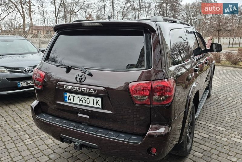 Внедорожник / Кроссовер Toyota Sequoia 2012 в Ивано-Франковске