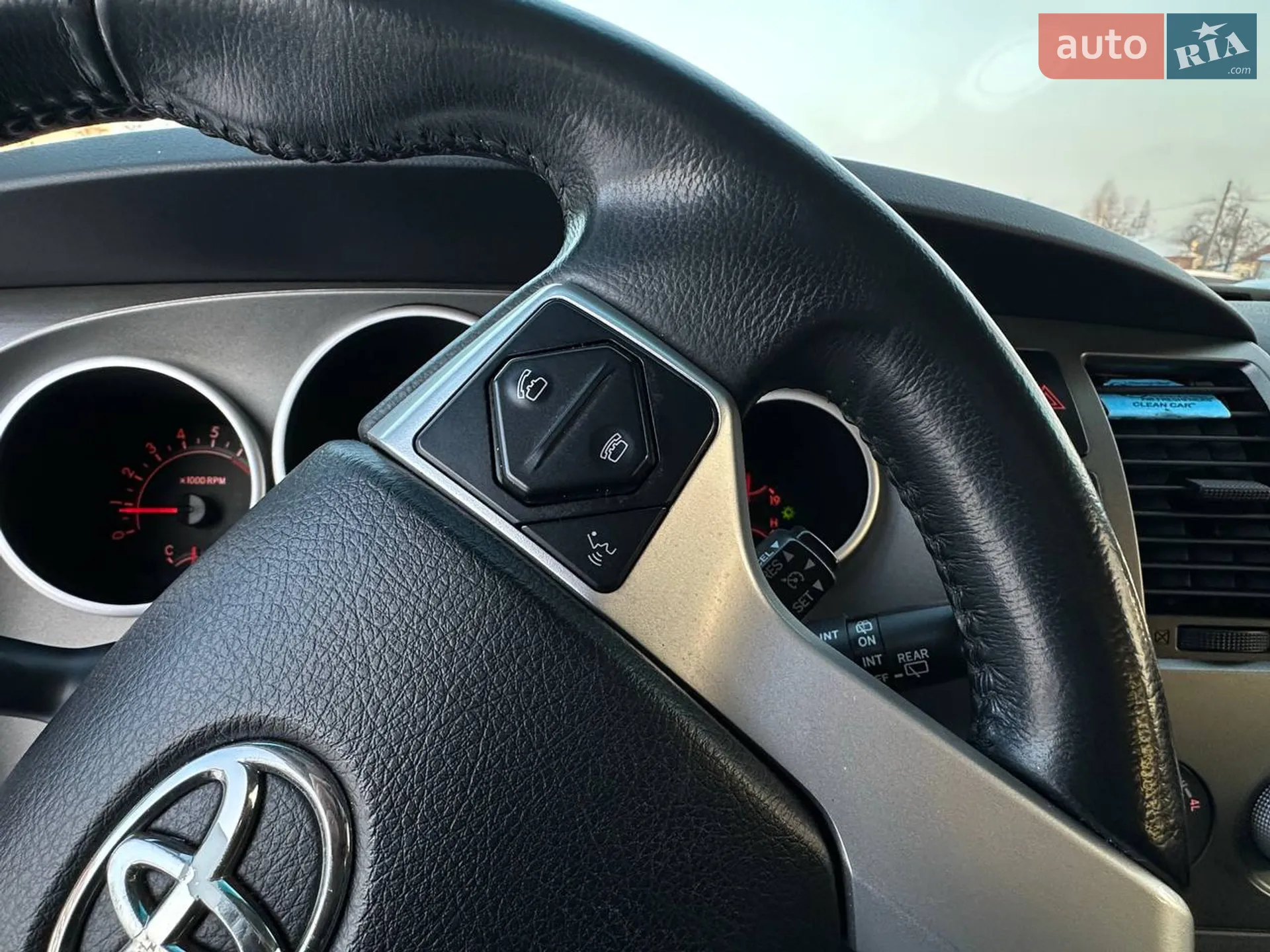 2017 Toyota Sequoia - мініатюра 16