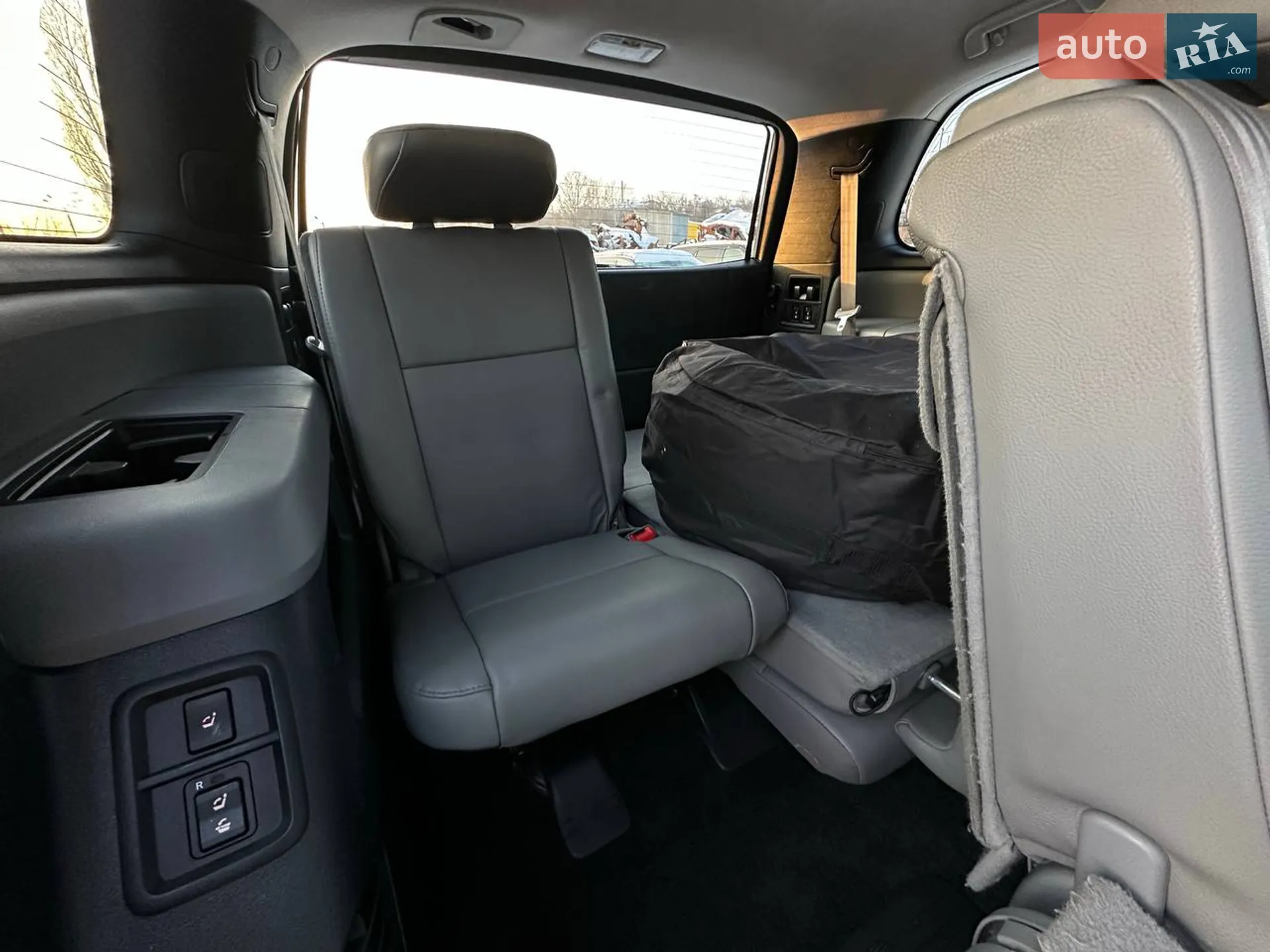 2017 Toyota Sequoia - мініатюра 25