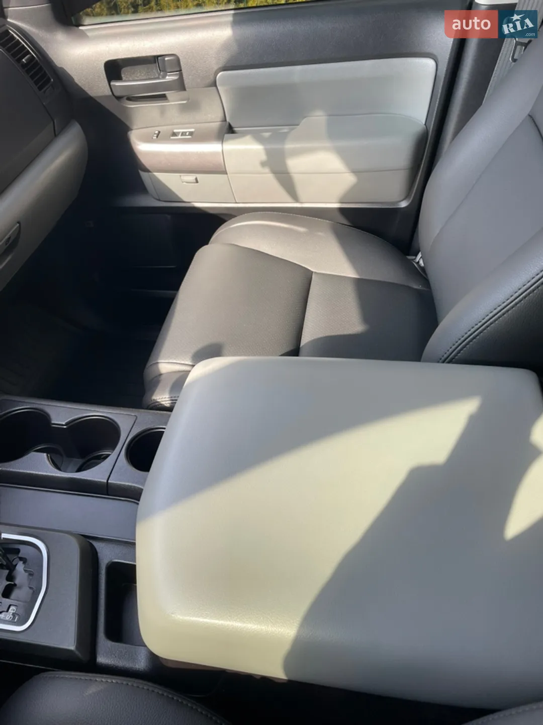 2018 Toyota Sequoia - мініатюра 17