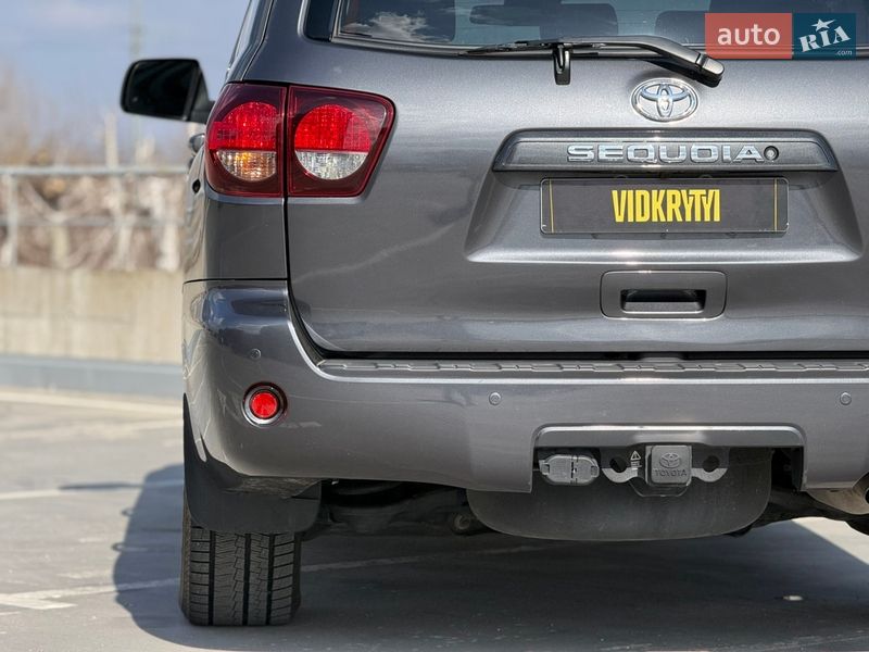 Внедорожник / Кроссовер Toyota Sequoia 2019 в Киеве