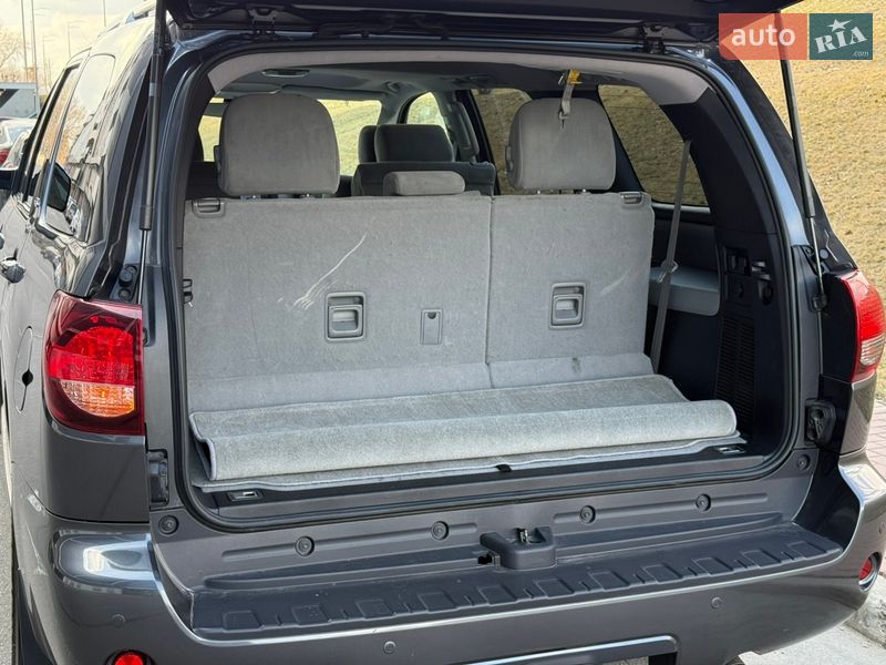 Внедорожник / Кроссовер Toyota Sequoia 2019 в Киеве