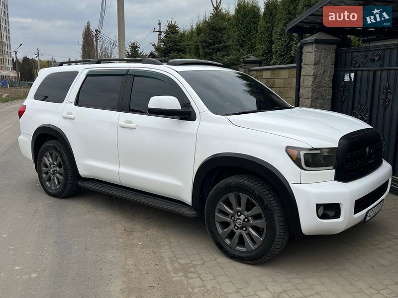 Позашляховик / Кросовер Toyota Sequoia 2013 в Луцьку