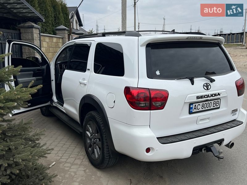 Позашляховик / Кросовер Toyota Sequoia 2013 в Луцьку