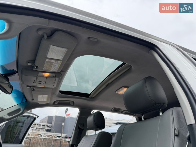Внедорожник / Кроссовер Toyota Sequoia 2013 в Киеве