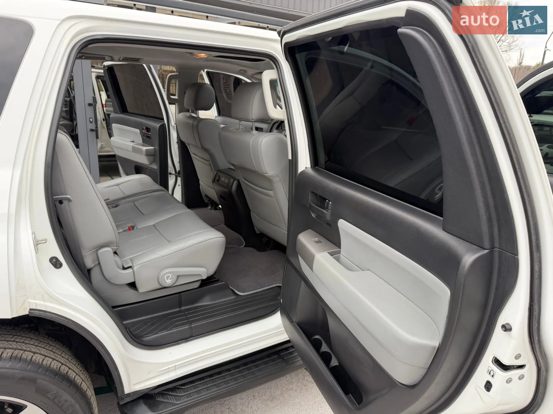 2013 Toyota Sequoia - мініатюра 39