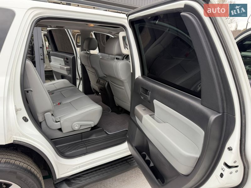 Внедорожник / Кроссовер Toyota Sequoia 2013 в Киеве