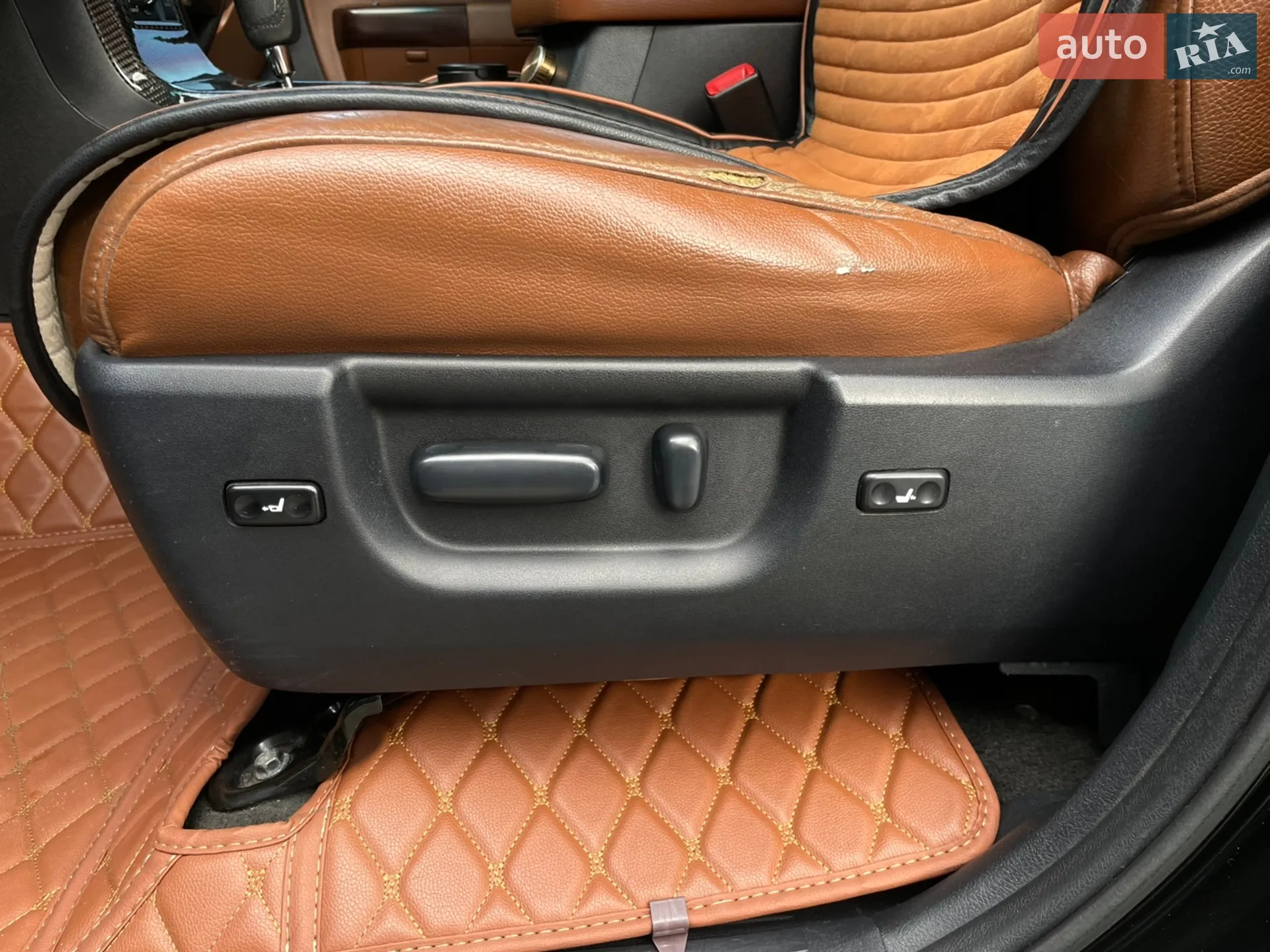 2011 Toyota Sequoia - мініатюра 17