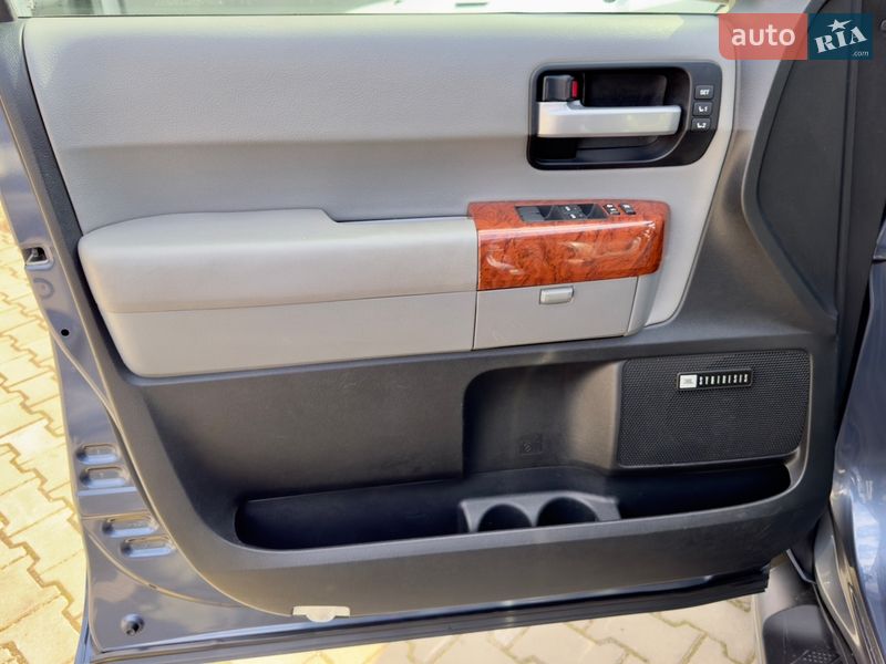 Внедорожник / Кроссовер Toyota Sequoia 2017 в Одессе фото 21 Внедорожник / Кроссовер Toyota Sequoia 2017 в Одессе