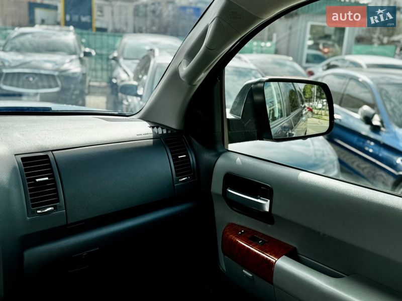 Внедорожник / Кроссовер Toyota Sequoia 2017 в Одессе фото 39 Внедорожник / Кроссовер Toyota Sequoia 2017 в Одессе