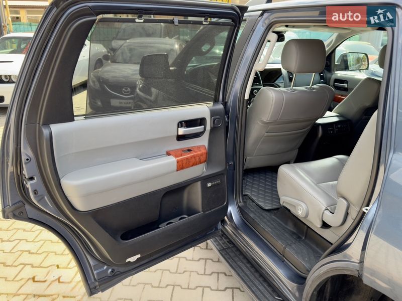 Внедорожник / Кроссовер Toyota Sequoia 2017 в Одессе фото 40 Внедорожник / Кроссовер Toyota Sequoia 2017 в Одессе