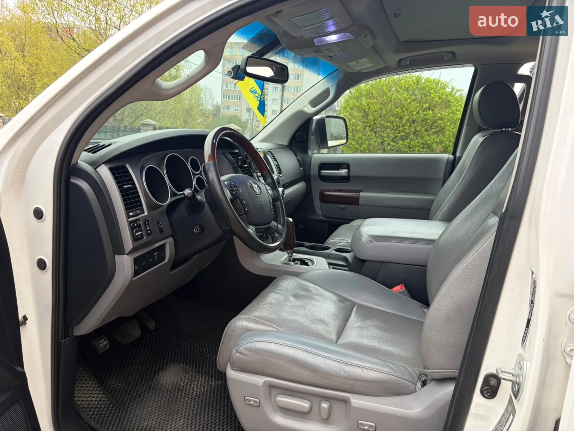 2012 Toyota Sequoia - мініатюра 21