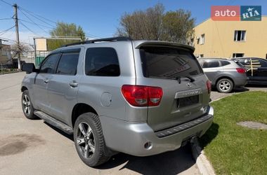 Позашляховик / Кросовер Toyota Sequoia 2016 в Дніпрі