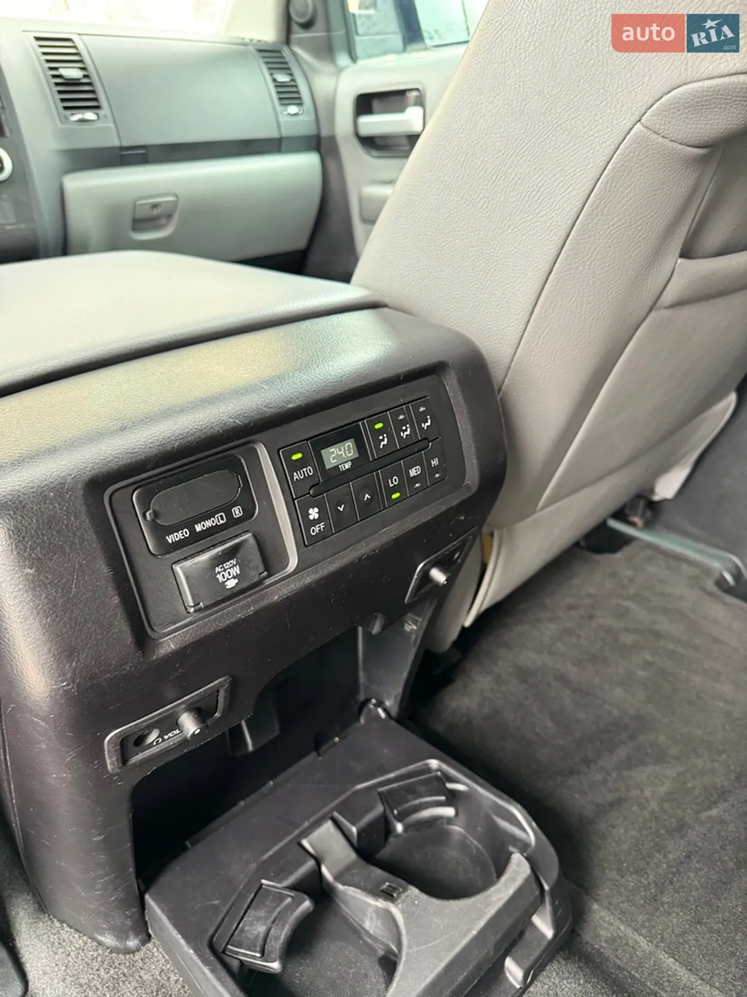 2014 Toyota Sequoia - мініатюра 9