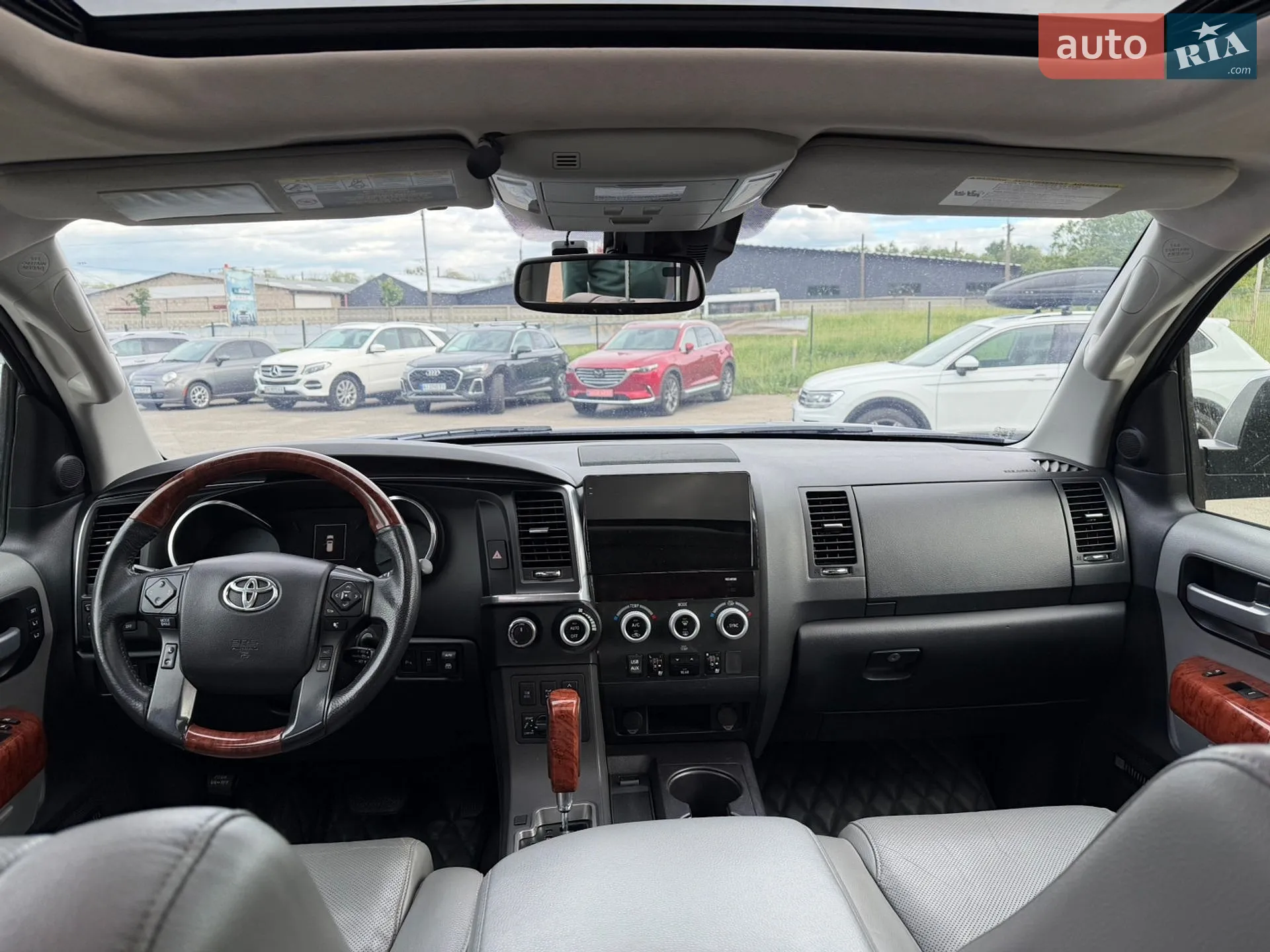 2017 Toyota Sequoia - мініатюра 11