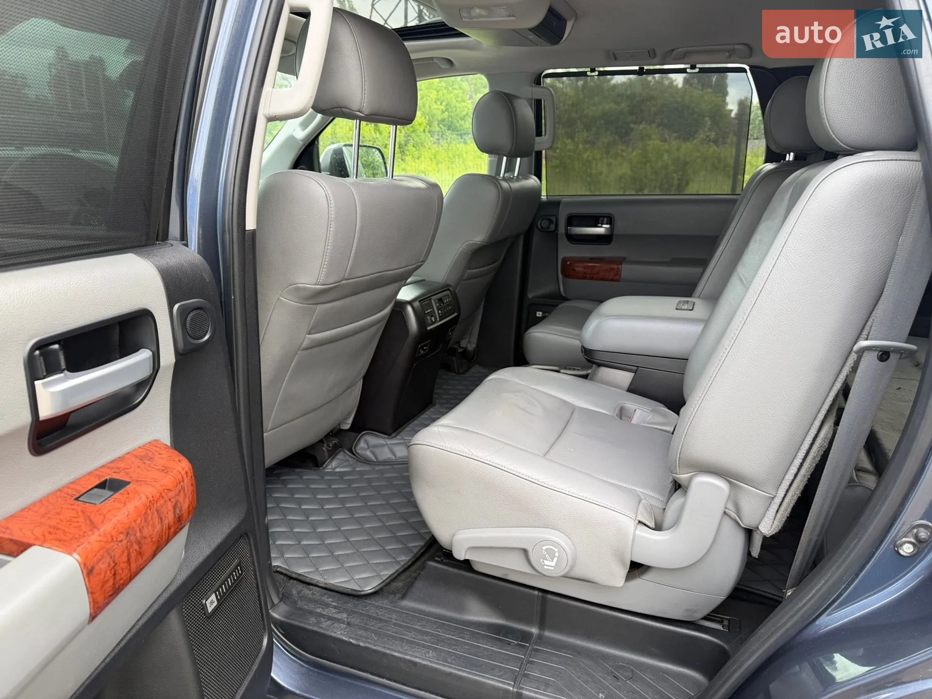 2017 Toyota Sequoia - мініатюра 15