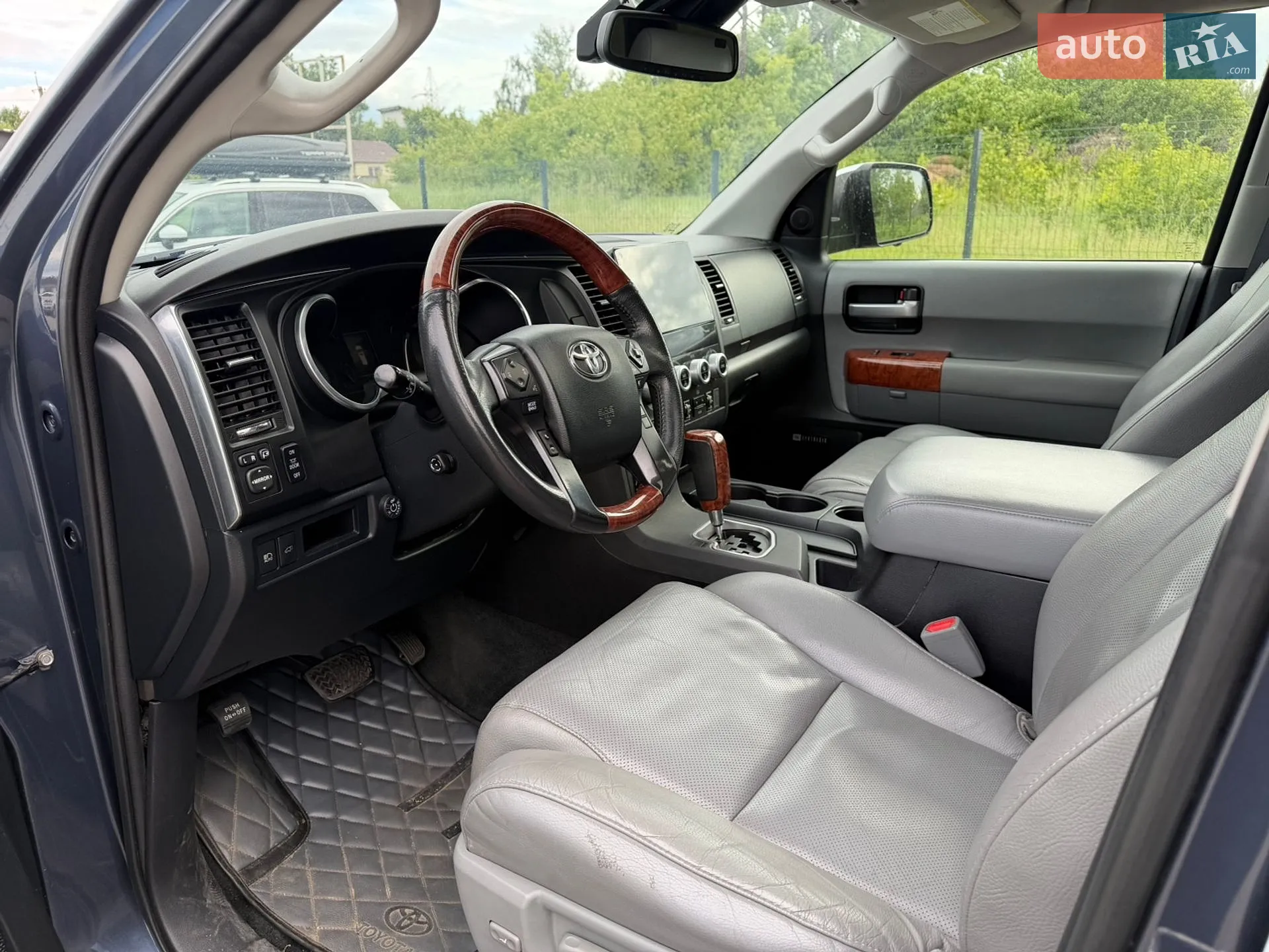 2017 Toyota Sequoia - мініатюра 16