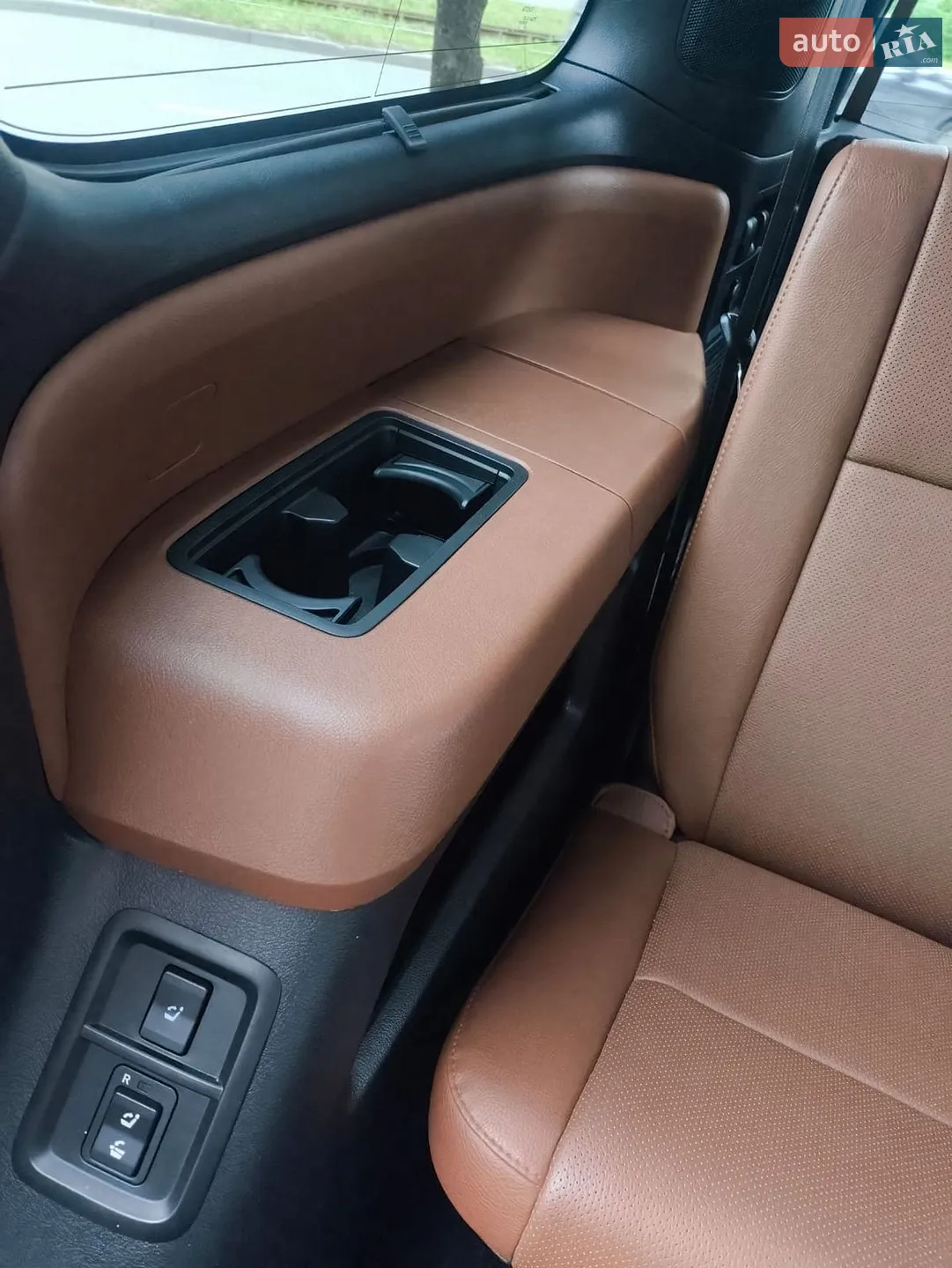 2015 Toyota Sequoia - мініатюра 32