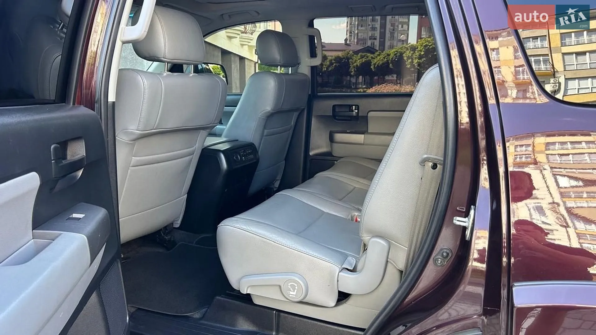 2012 Toyota Sequoia - мініатюра 21