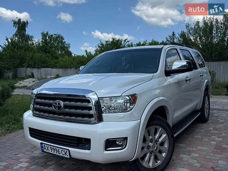 Toyota Sequoia 2016