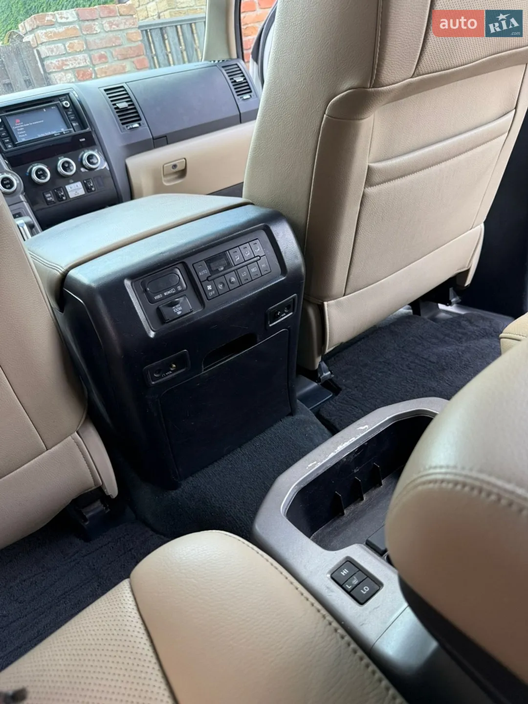 2016 Toyota Sequoia - мініатюра 19