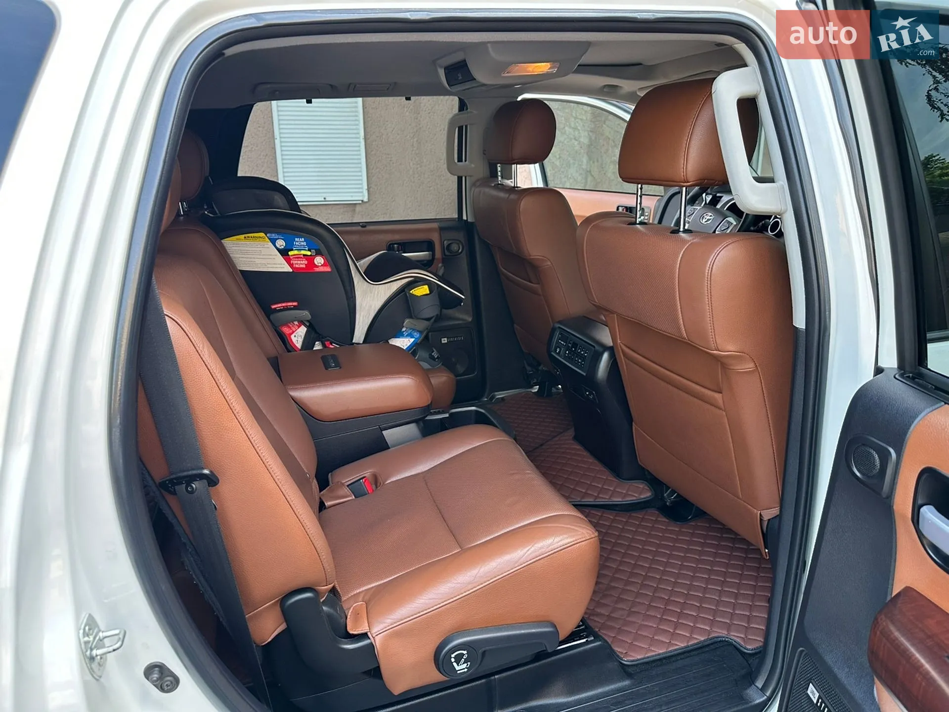 2015 Toyota Sequoia - мініатюра 16