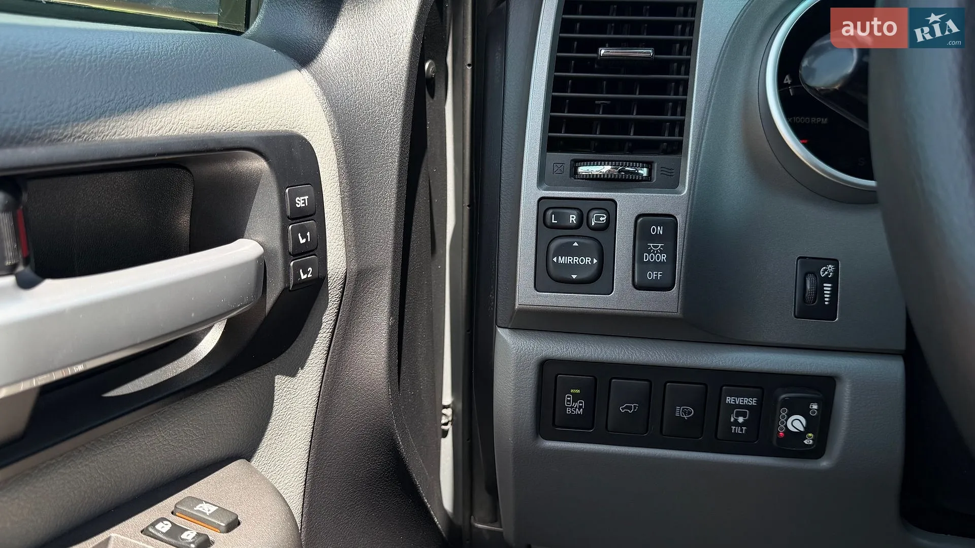 2016 Toyota Sequoia - мініатюра 18