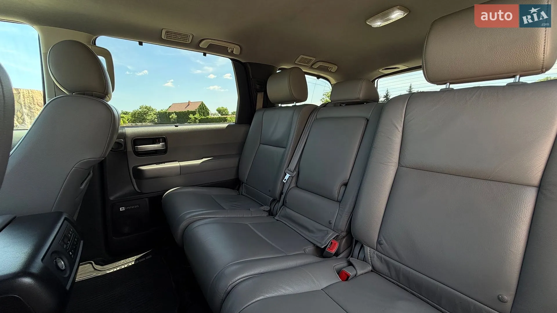 2016 Toyota Sequoia - мініатюра 21