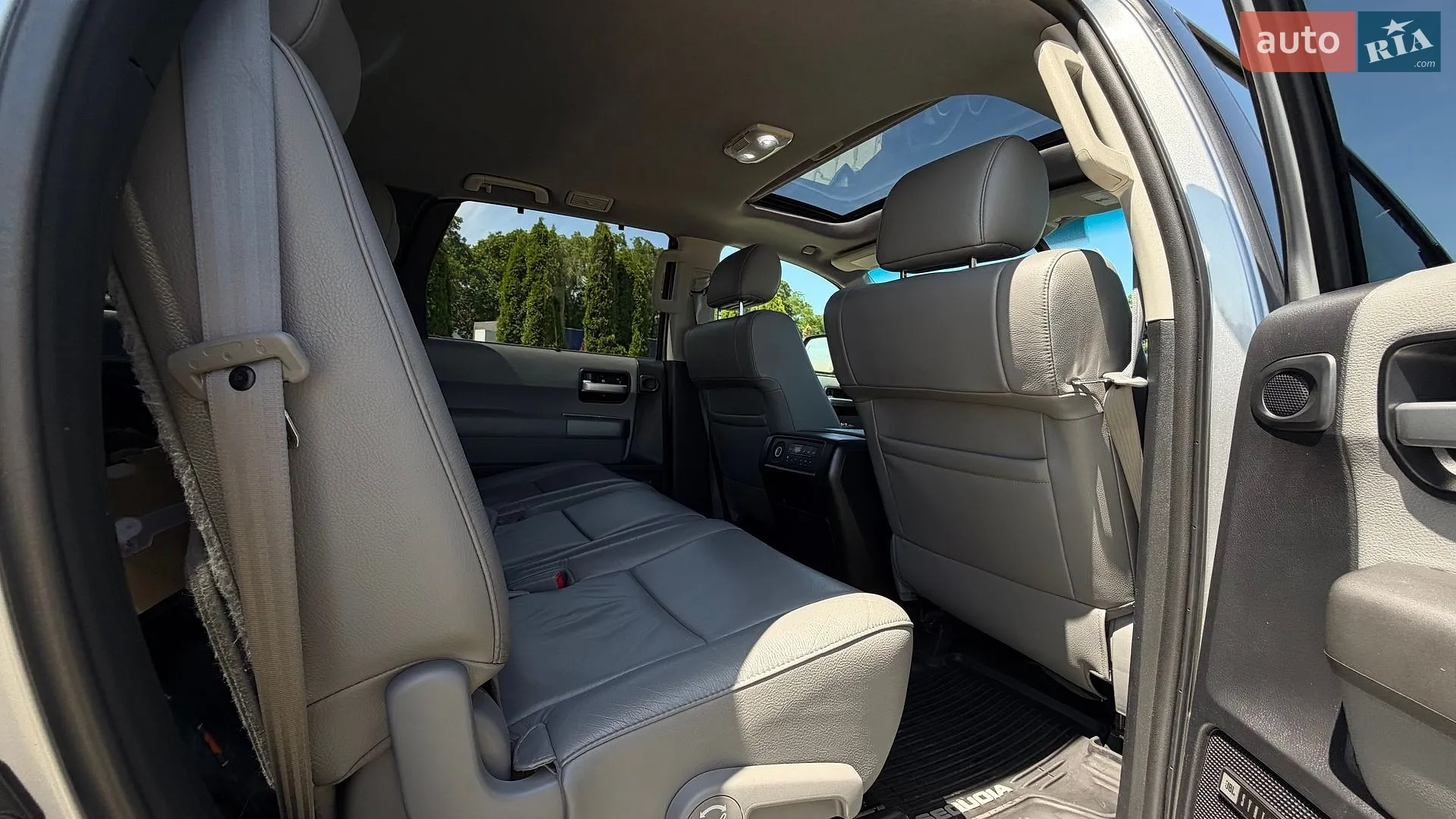 2016 Toyota Sequoia - мініатюра 22
