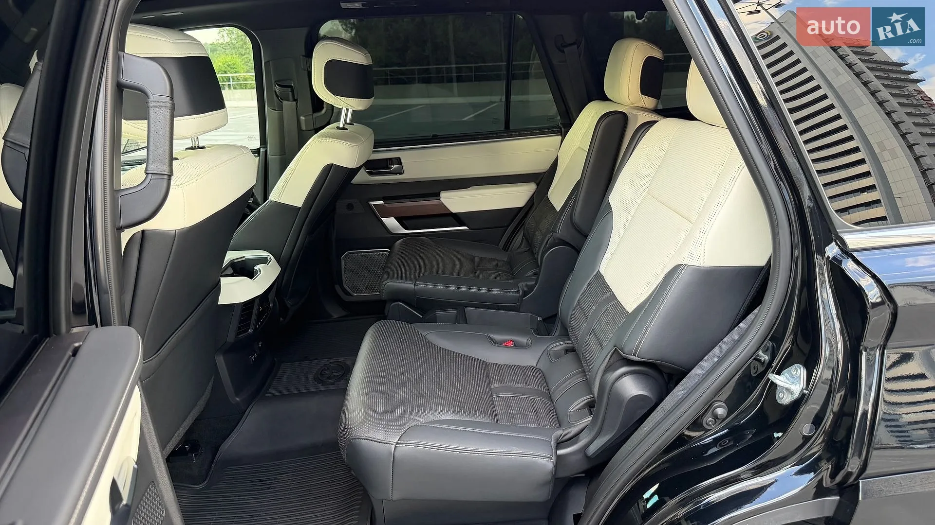 2023 Toyota Sequoia - мініатюра 12