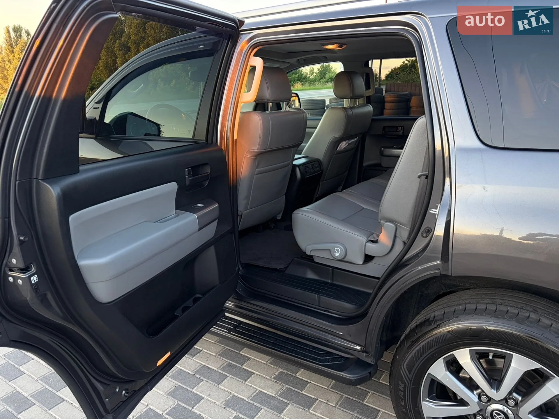 2019 Toyota Sequoia - мініатюра 34