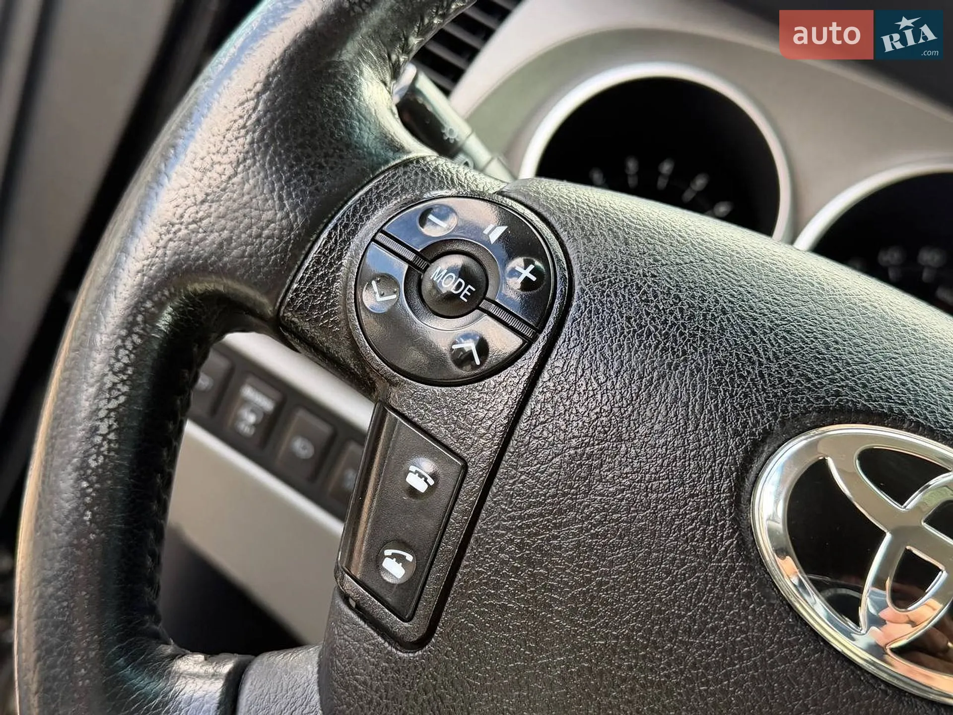 2010 Toyota Sequoia - мініатюра 16