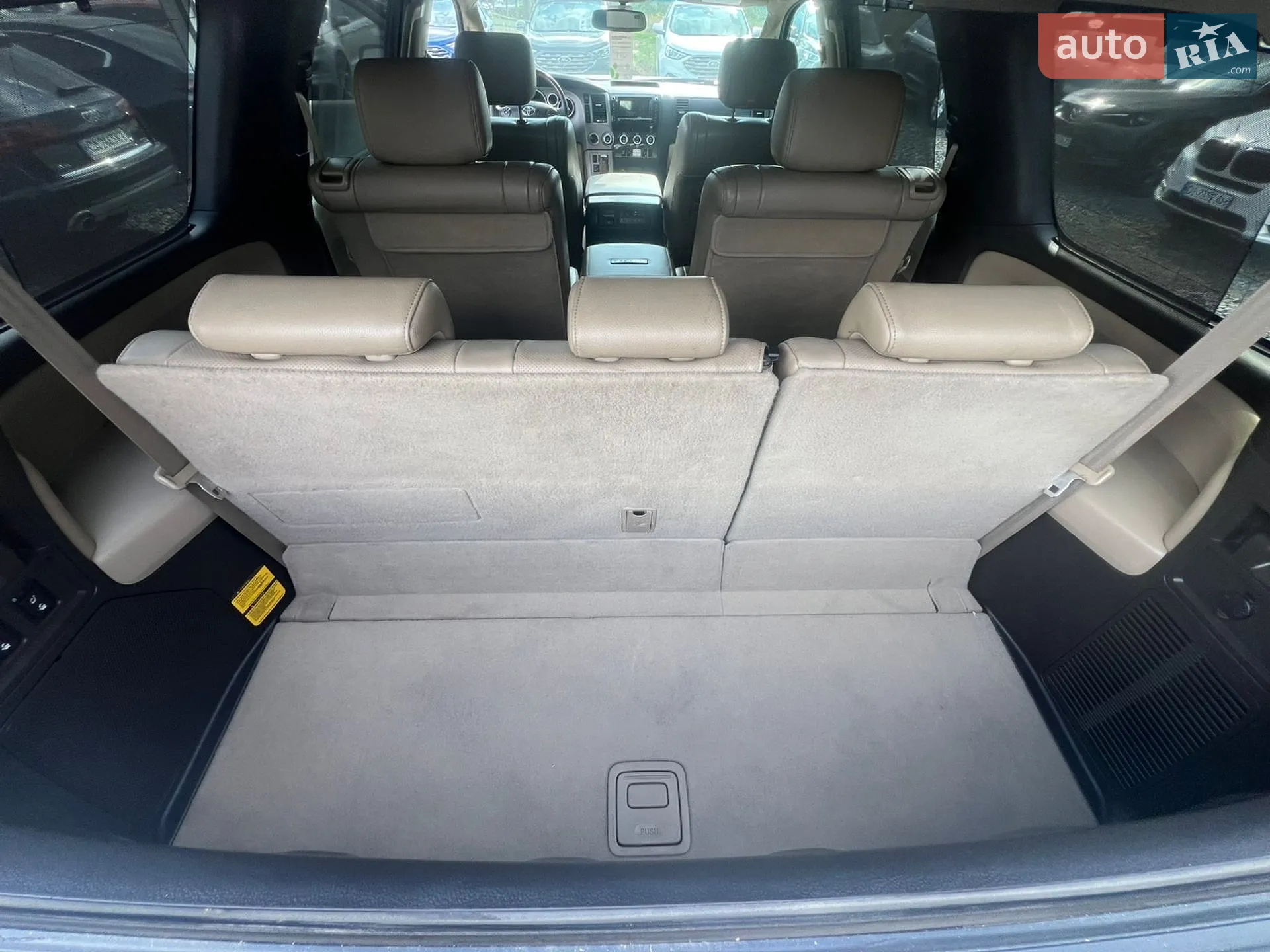 2010 Toyota Sequoia - мініатюра 21