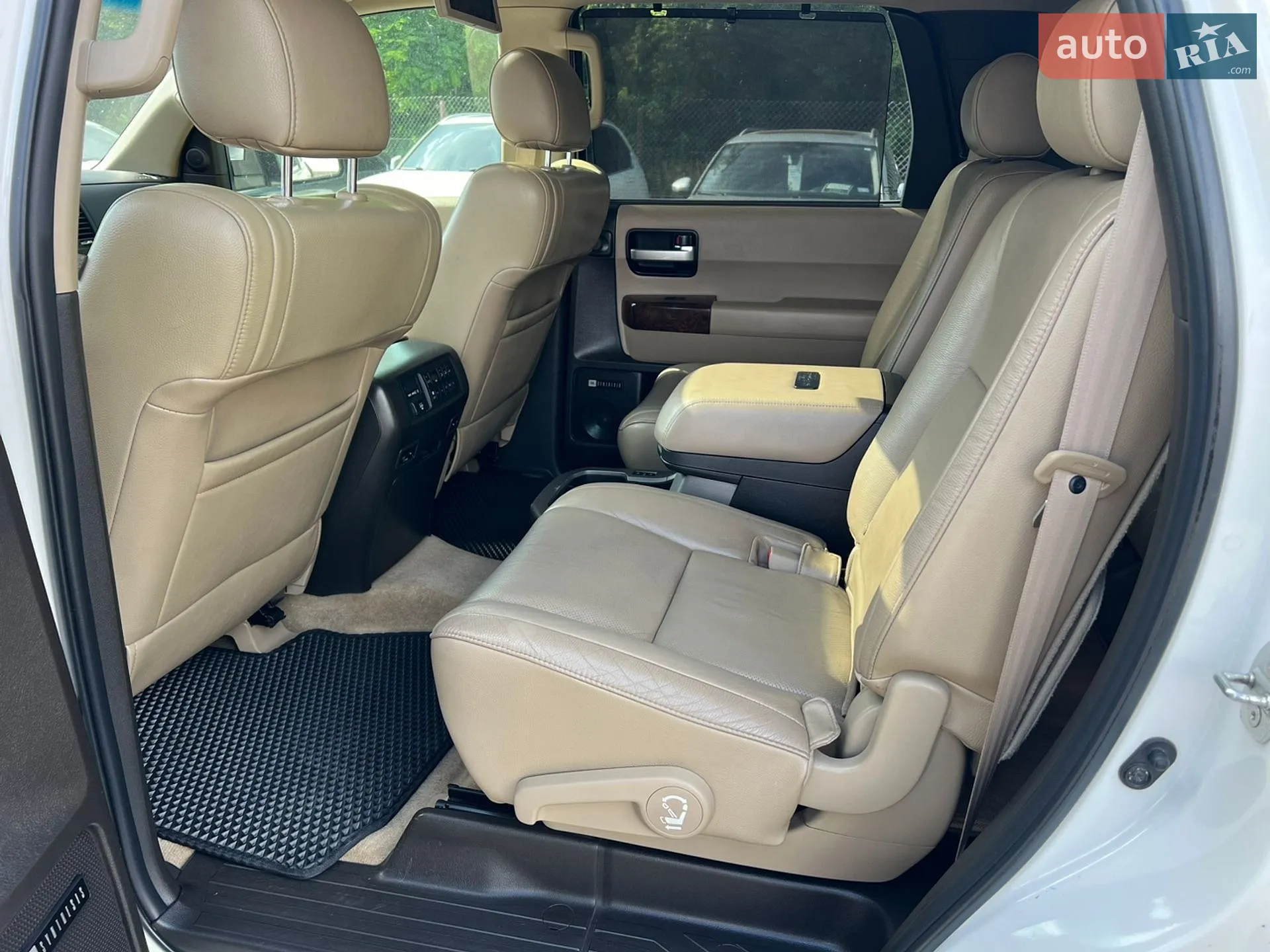 2010 Toyota Sequoia - мініатюра 37