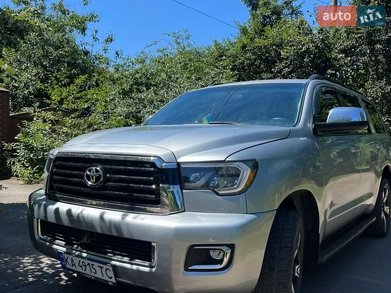 Toyota Sequoia 2016